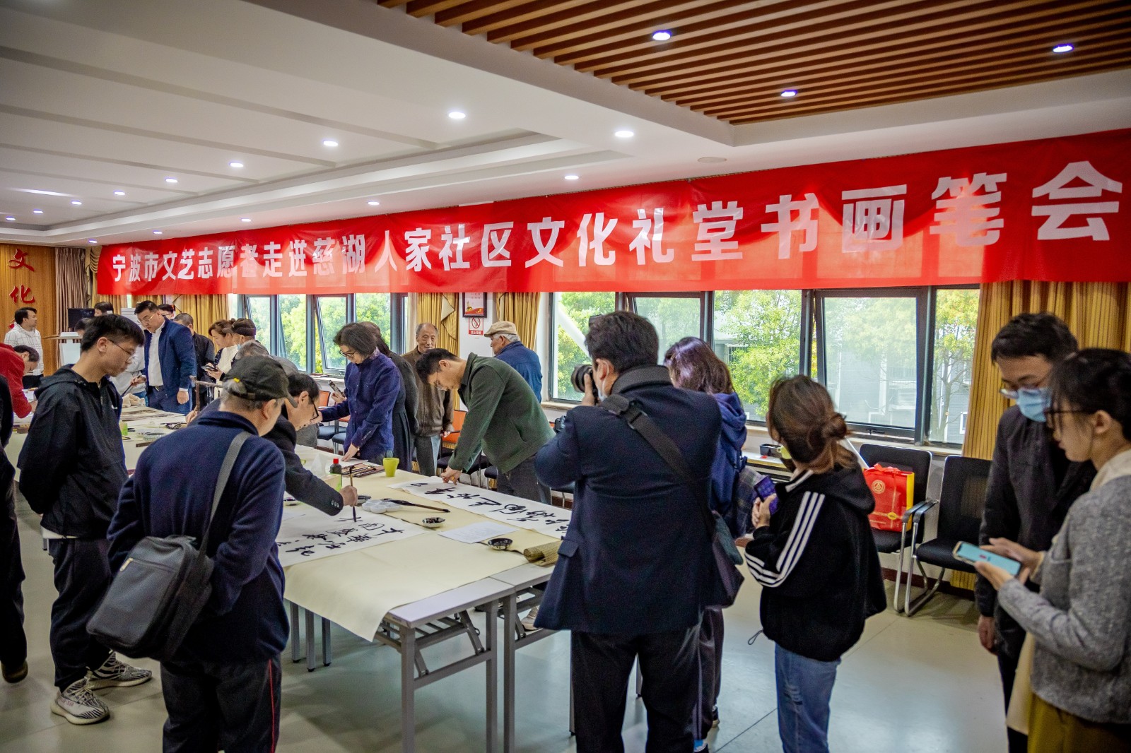 03-30学党史 办实事 送服务 宁波市文联、江北区文联文艺志愿者走进慈湖人家社区书法笔会 (2).jpg