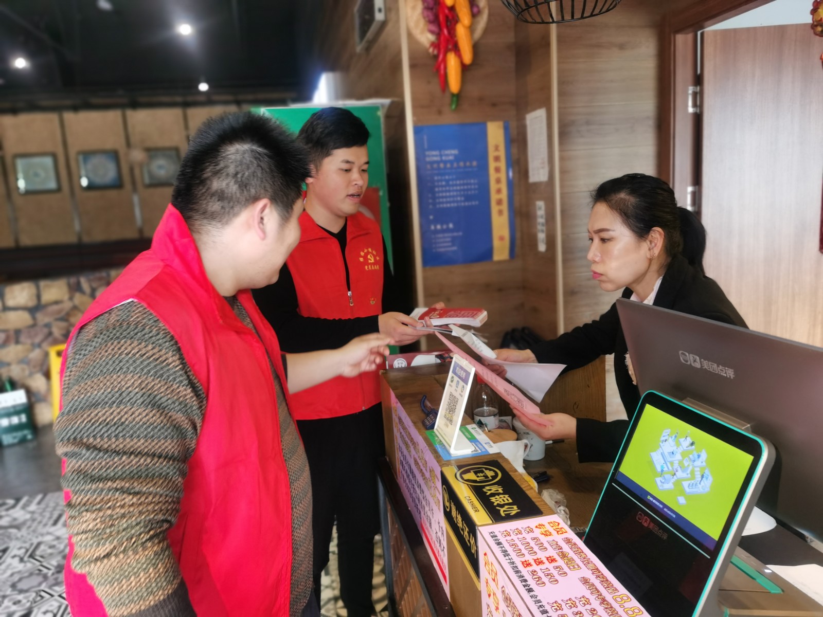 先锋行动  疫苗护航.jpg