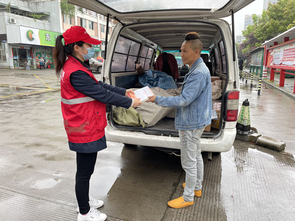 北仑霞浦社教中心沙湾分中心：“红色包裹”暖人心 党史学习不掉.jpg