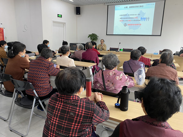 凤凰社区：“脑梗塞的预防”健康知识讲座暨义诊活动.jpg