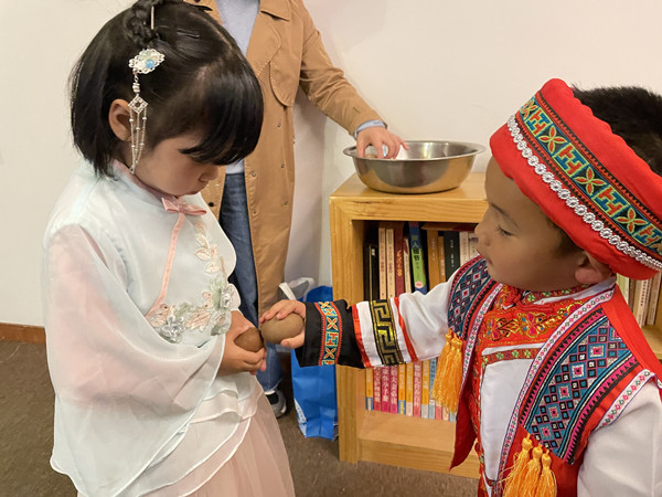 沙湾社区：开展“童心向党 融情相伴”少数民族主题活动1.jpg