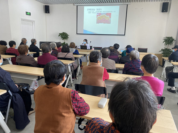 凤凰社区：“凤鸣”微课堂开展老年人口腔保健知识讲座.jpg