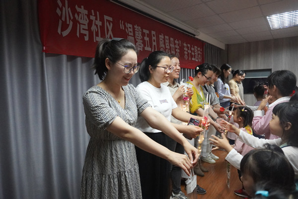 沙湾社区：温馨五月 感恩母亲.jpg