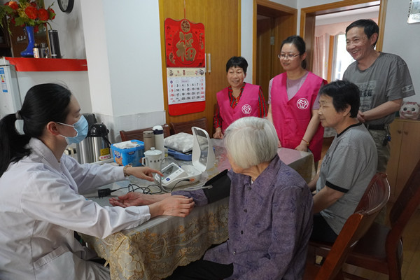 沙湾社区：健康送入门 用心传递爱.jpg