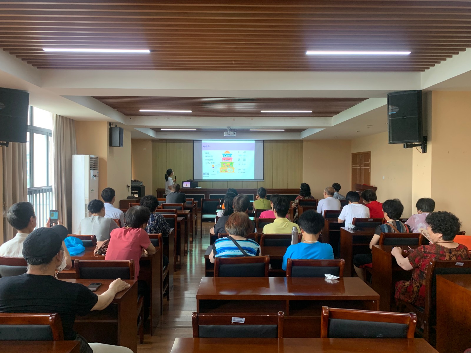 ”慧吃惠动“知识健康讲座 2.jpg