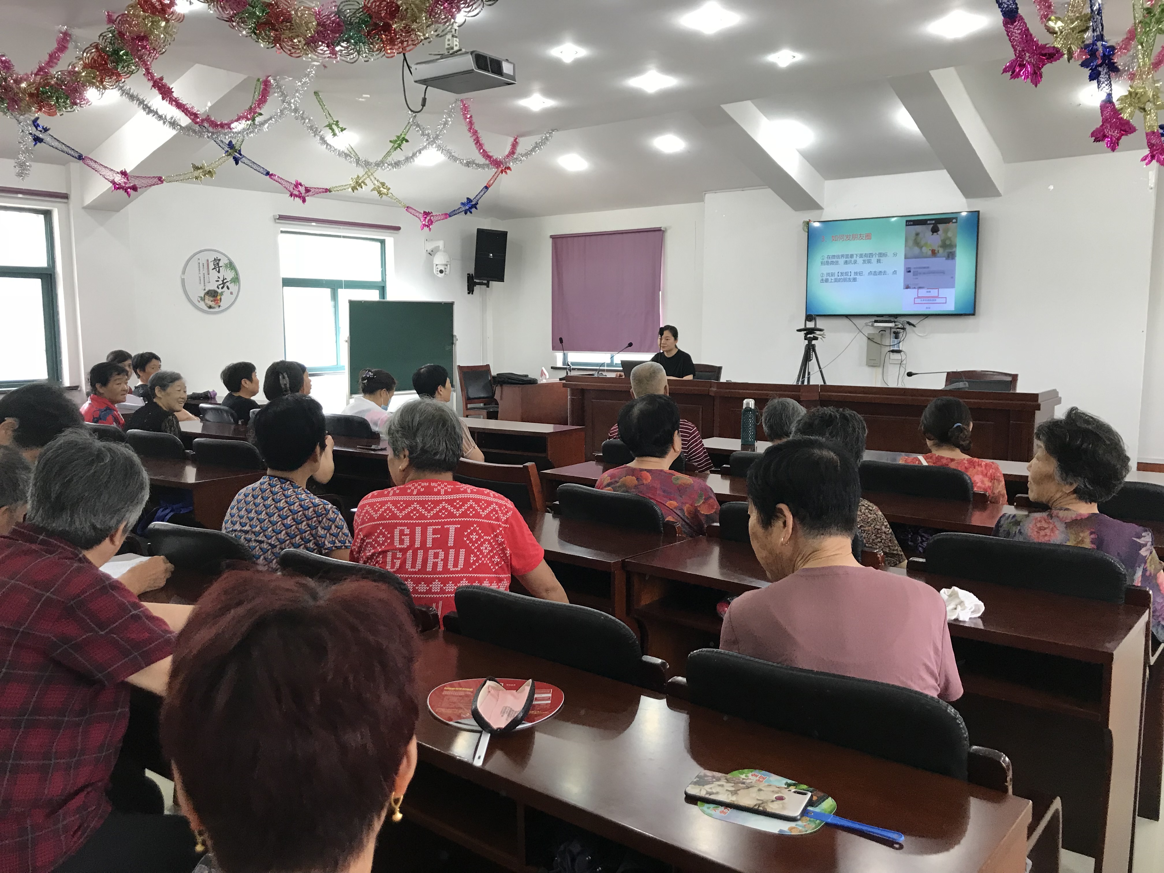 老年人智能机操作培训 现场三.JPG