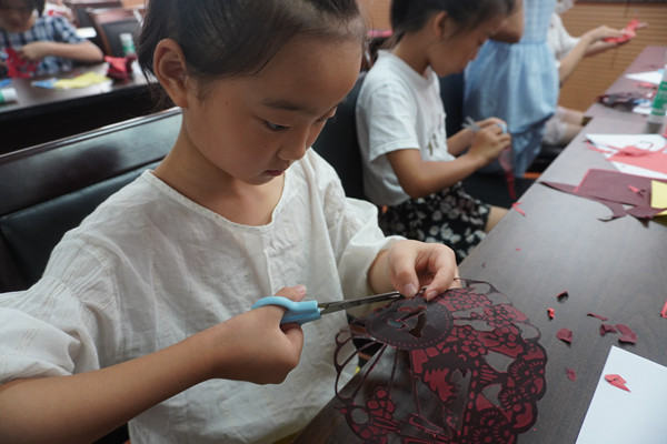 童心向党 心随指动.jpg