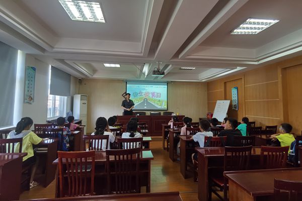 下邵社区党群服务中心：快乐假期 安全先行.jpg