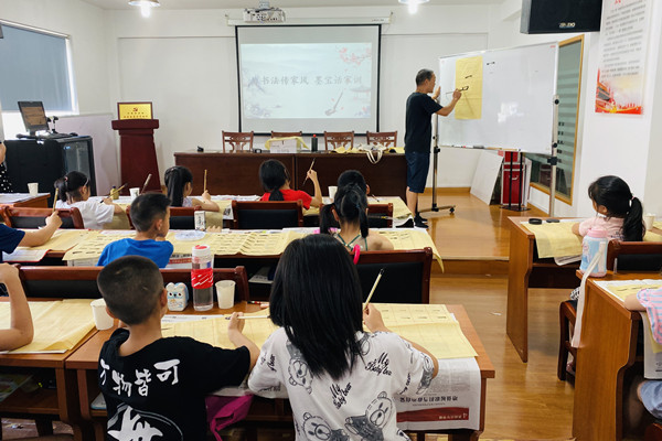 书法传家风 墨宝话家训---副本.jpg