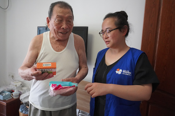 炎炎夏日送清凉 真情慰问暖人心.jpg