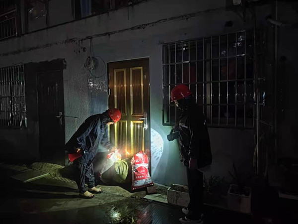 沙湾社区：严阵以待 筑牢平安防护墙.jpg