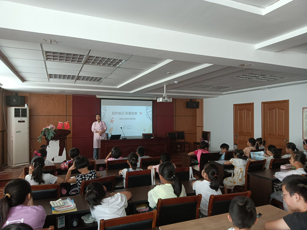 沙湾社区：开展“爱护自己 真爱生命 ”急救知识讲座.jpg