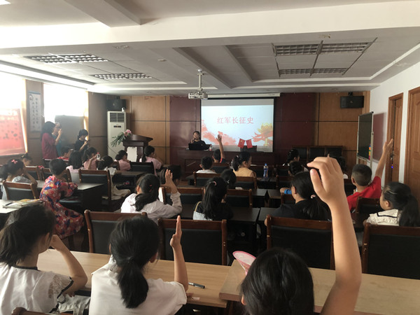 沙湾社区：开展红军长征精神讲座.jpg
