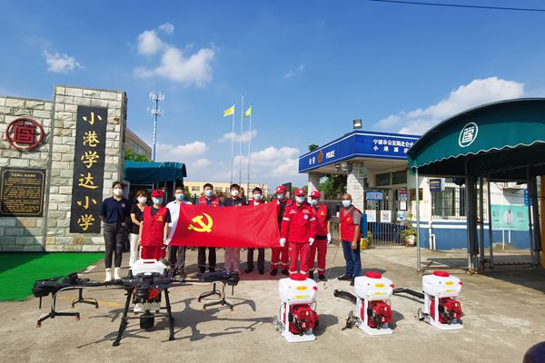 下邵社区党群服务中心：学校防疫无小事 志愿消毒暖人心.jpg