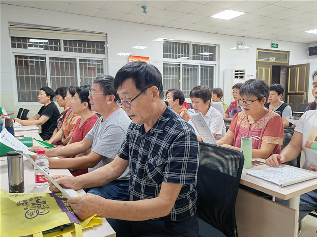 柴桥成校：唱红歌 迎国庆——老年大学合唱班红歌新教.jpg