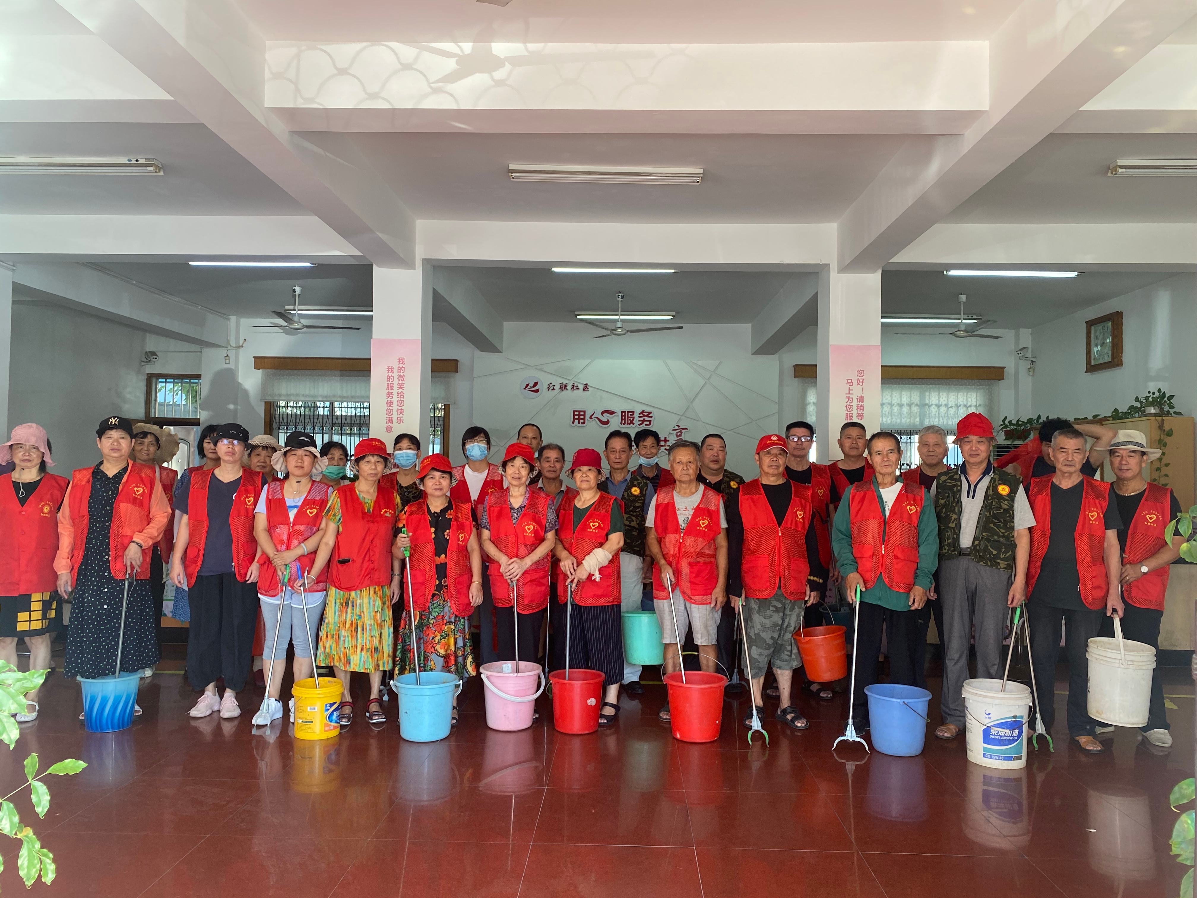 9.29红联社区党群服务中心：迎国庆 创乐园 全面卫生大清扫1.jpg