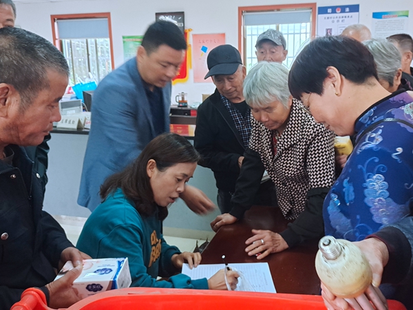 下邵社区党群服务中心：有害换有爱 环境我来护.jpg