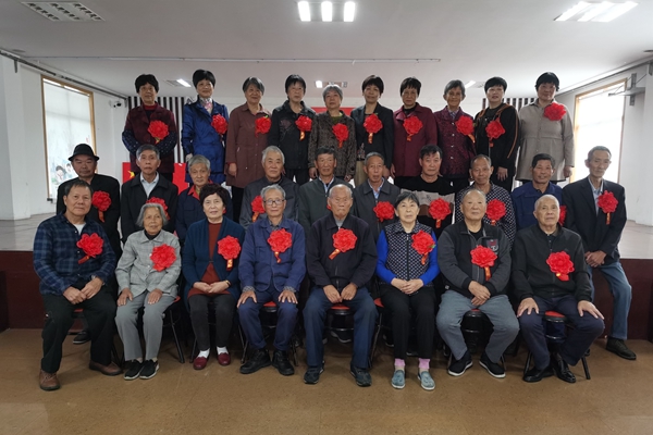 下邵社区党群服务中心：集体祝寿会 情暖老人心.jpg