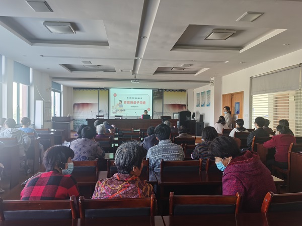 陈华浦社区：开展“有效亲子沟通技巧”家庭教育讲座.jpg