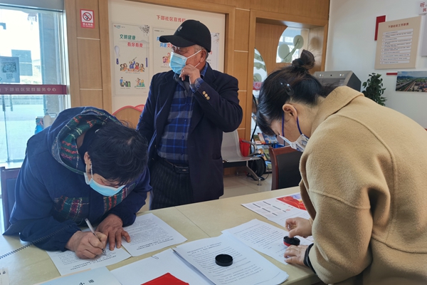 下邵社区党群服务中心：共同协作 助力疫情防控工作.jpg