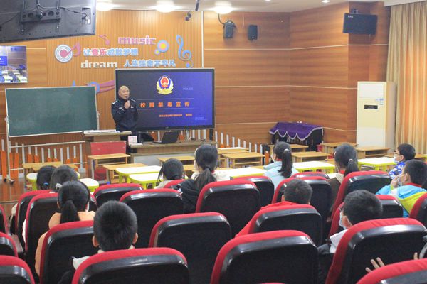 下邵社区党群服务中心：送课进校 提升学生反诈禁毒意识.JPG