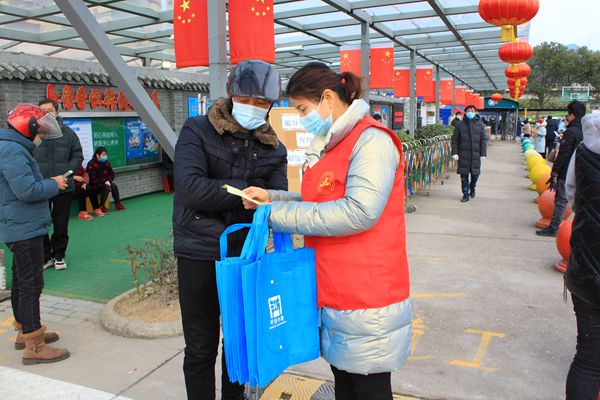 下邵社区党群服务中心：开展电信反诈宣传 助力平安小港建设.jpg