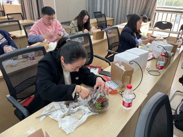 “情暖三月，花漾生活”妇女节花艺培训活动 (2).jpg