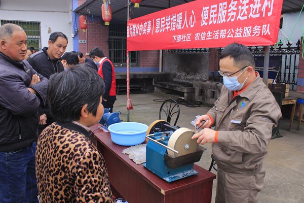 下邵社区党群服务中心：便民服务送进村 惠民举措暖人心.jpg