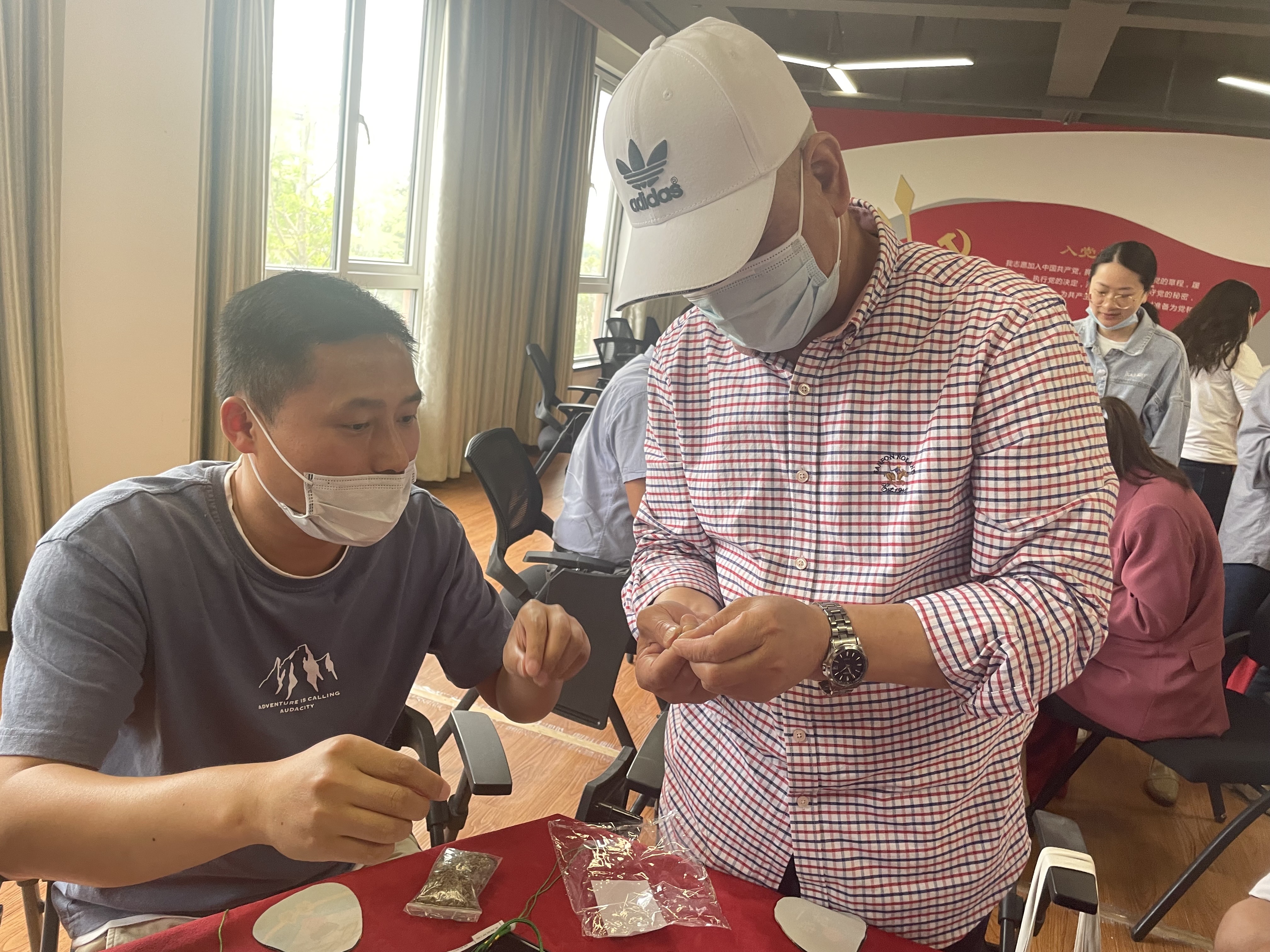 84北仑区春晓：举办“传端午民俗 承清廉家风”迎端午手工DIY活动.jpg