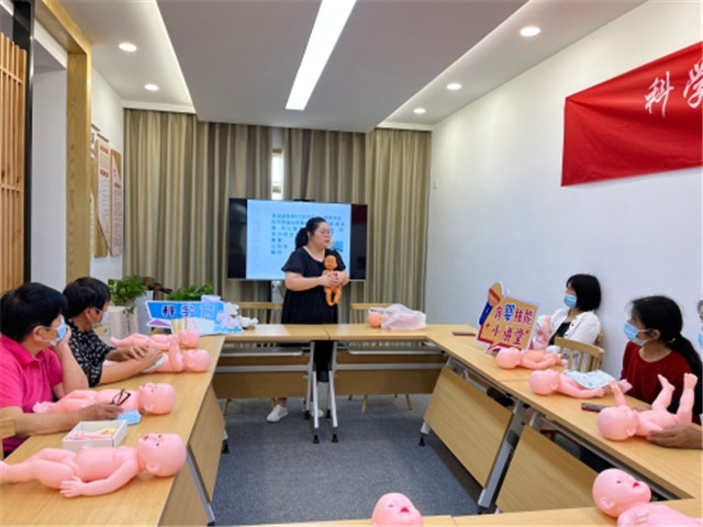 柴桥成校：科学育“苗” 育婴课堂再次开讲.jpg
