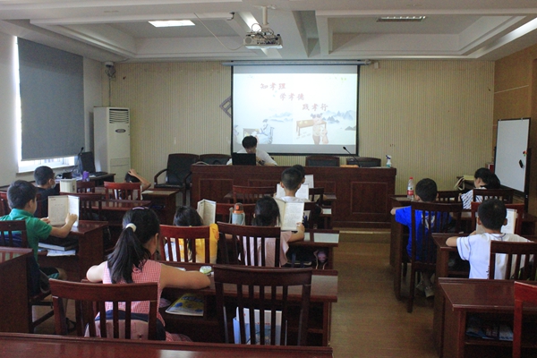 下邵社区党群服务中心：知孝理 学孝德 践孝行.jpg