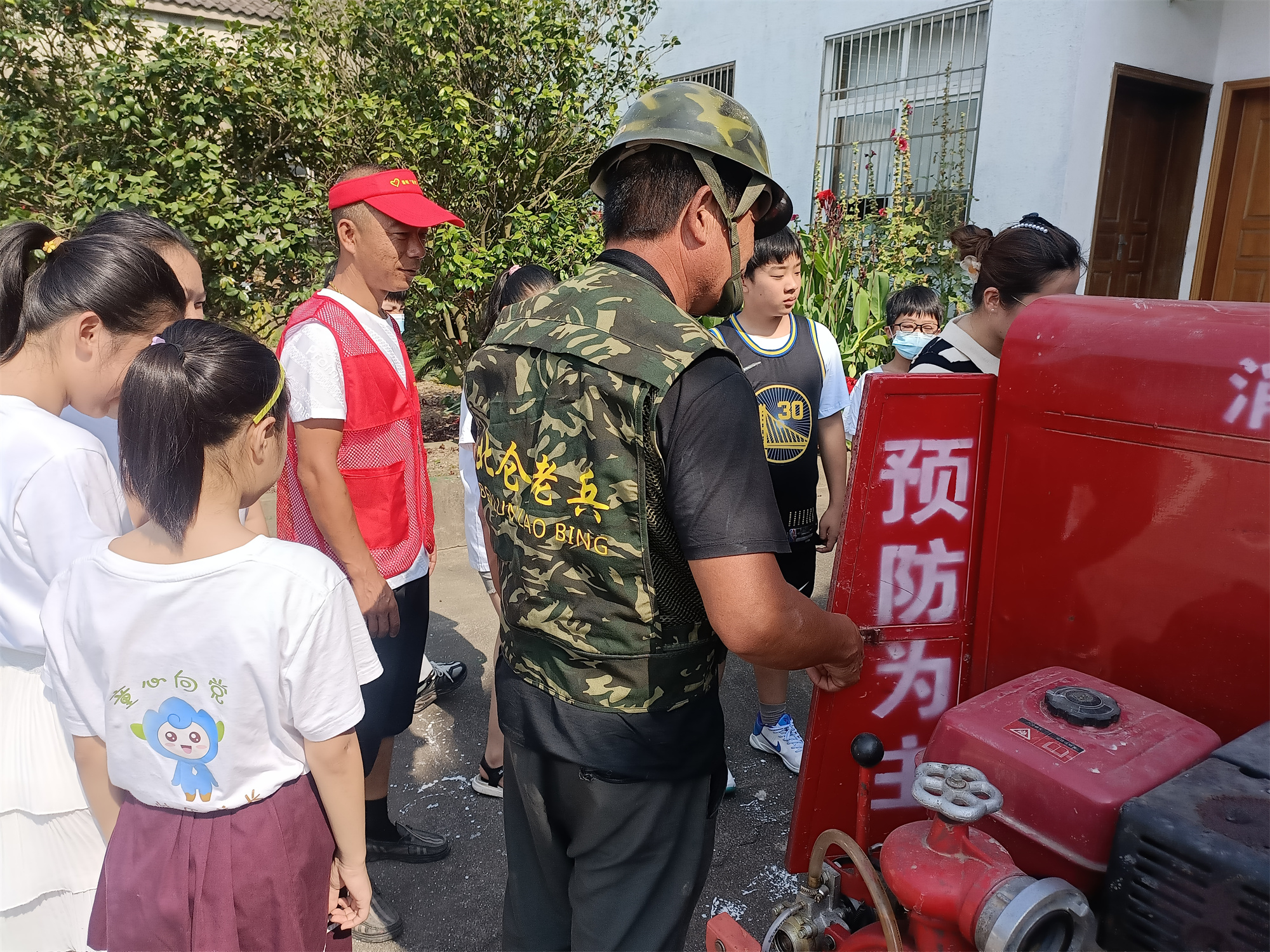 127北仑区春晓成校昆亭村“爱幼三益堂”假日学校：消防安全我体验 假日安全伴我行.jpg