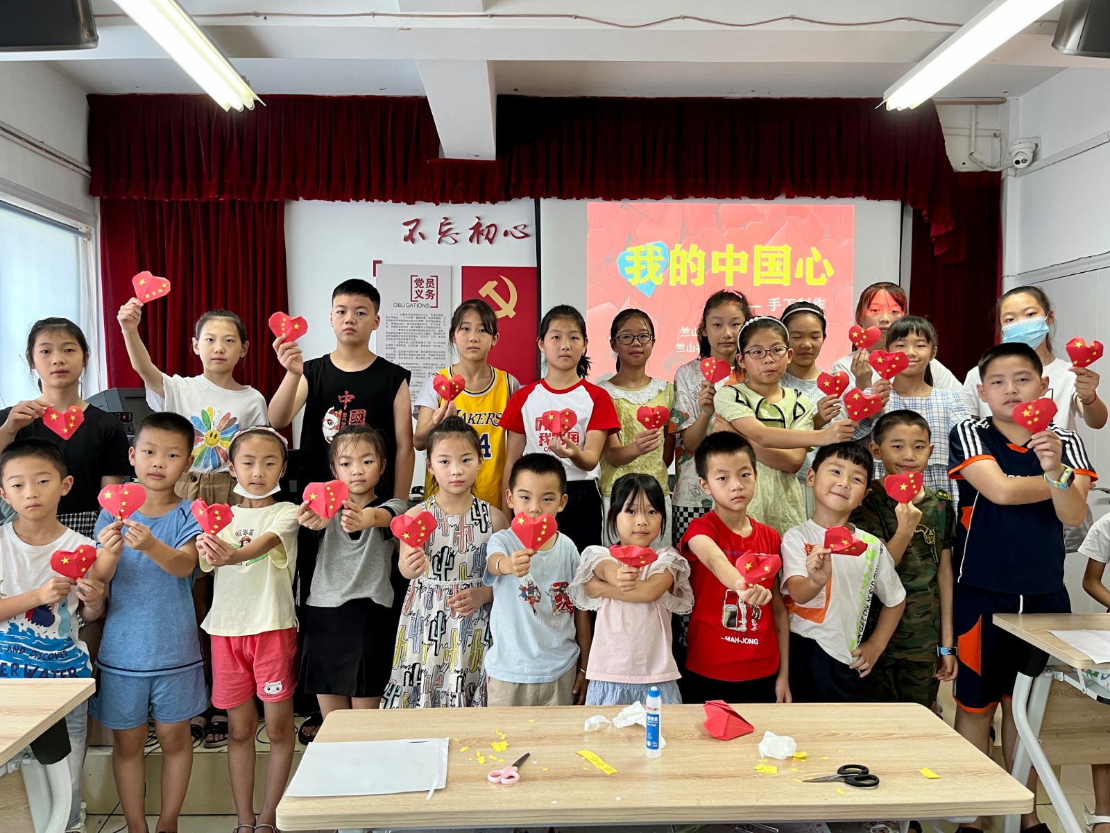 竺山：巧手折出中国红 一纸传递爱国情 (2).jpg