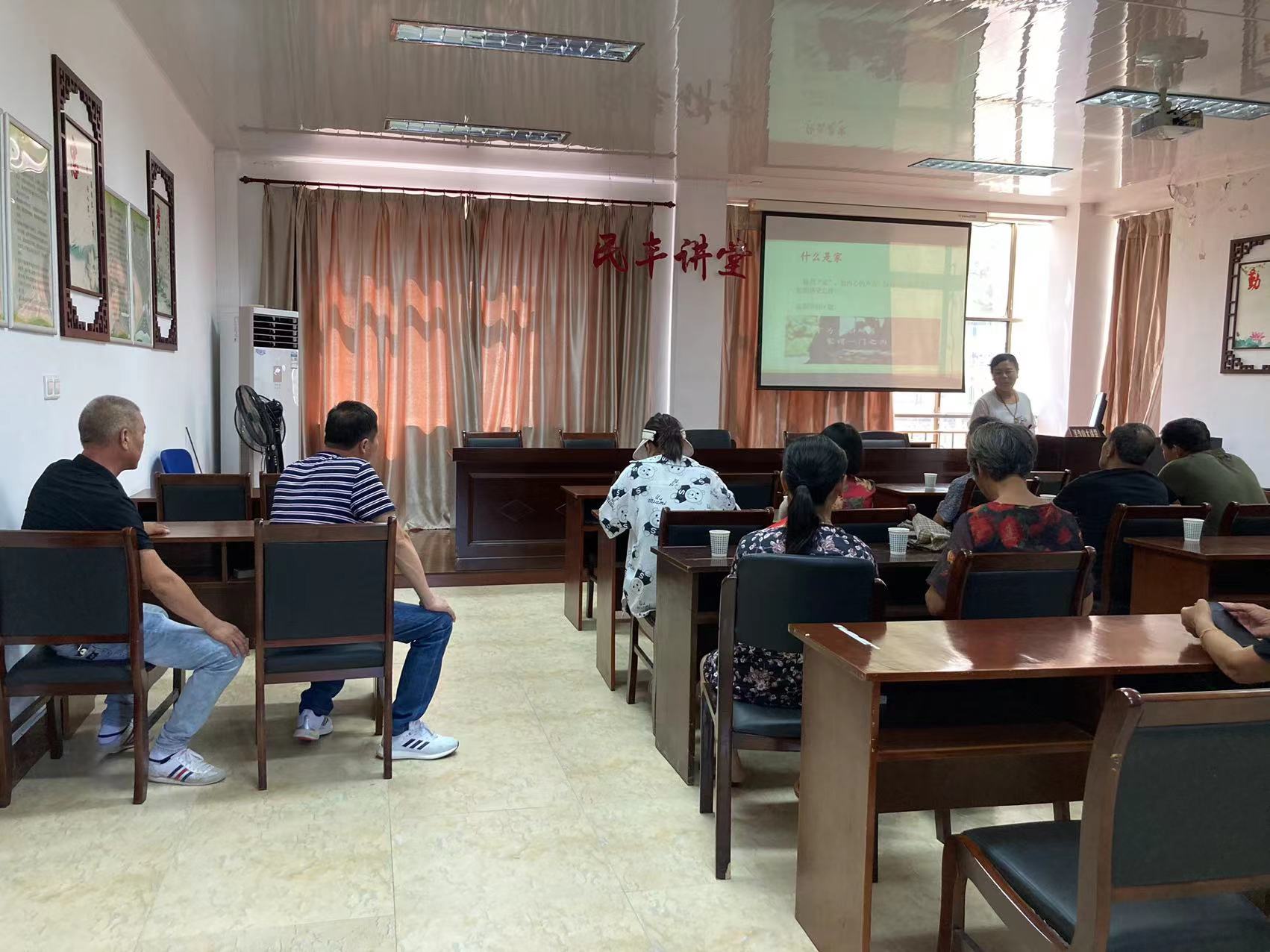 171北仑区春晓街道民丰村、春晓成校联合举办家风传承讲座.jpg