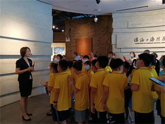 参观海防遗址 让历史告诉今天.jpg