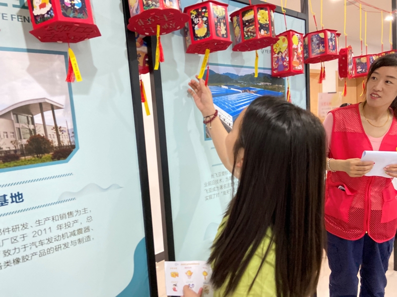 191“情暖聚中秋 共建文明城”活动在北仑区春晓街道春晓湖社区隆重举行.jpg