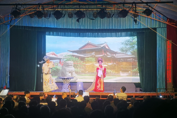 下邵社区党群服务中心：迎重阳 爱心企业送大戏.jpg