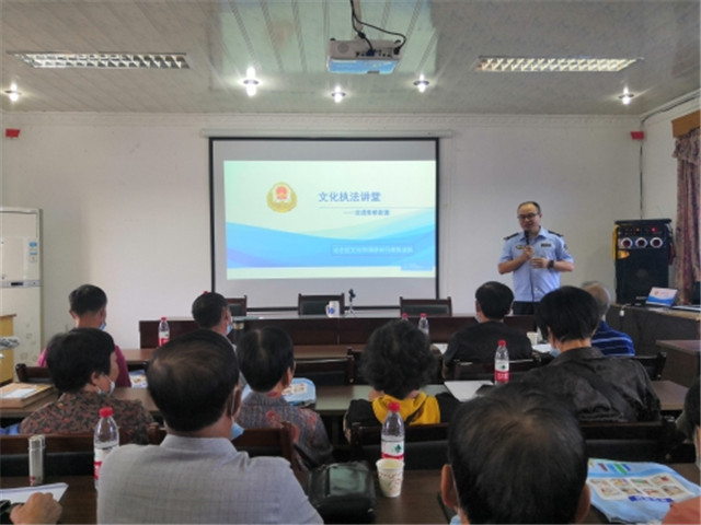 重阳送法到基层 反诈宣传不停歇1.jpg