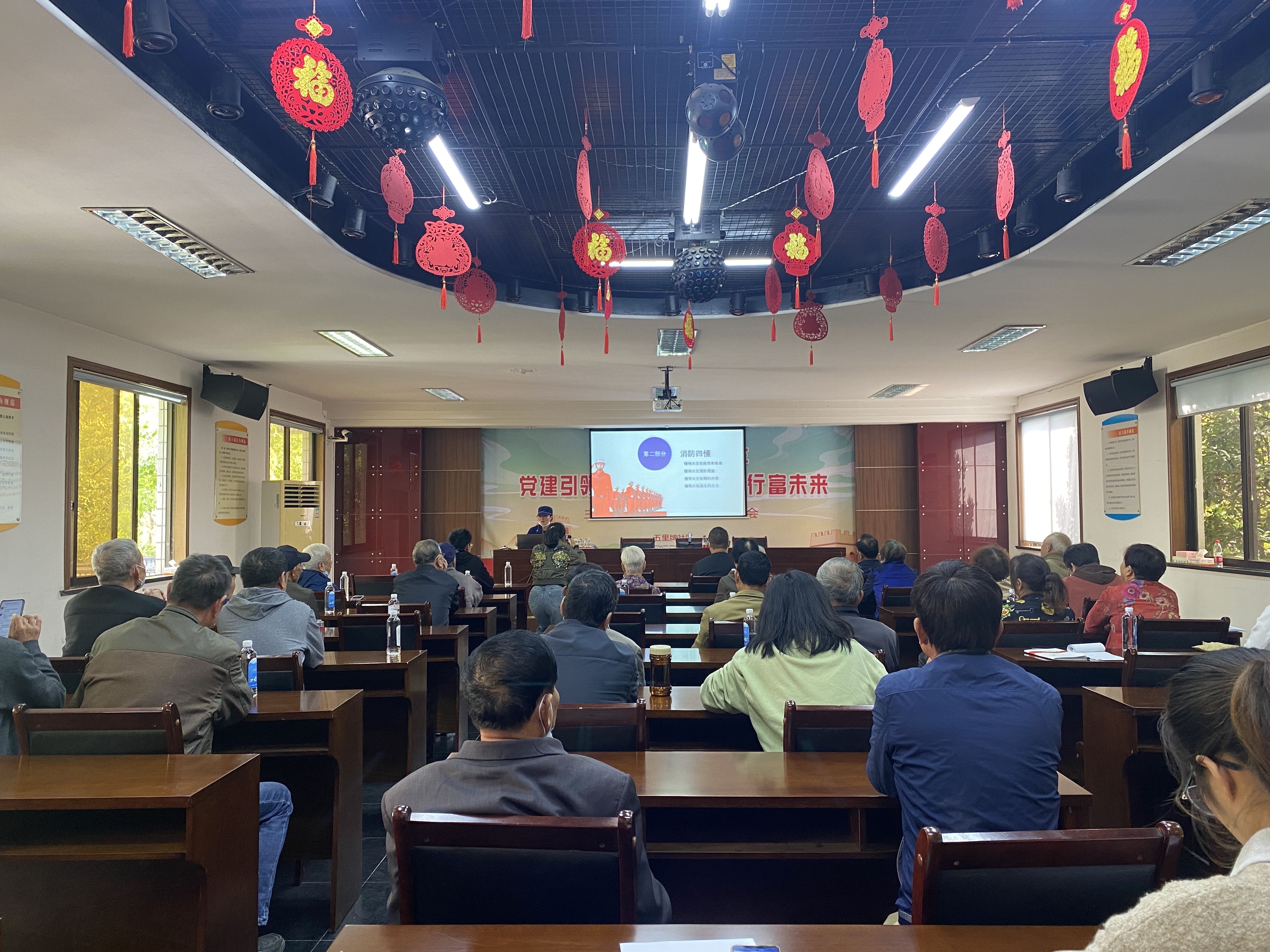 20221011五里牌社区：关注消防 珍爱生命 现场三.jpg