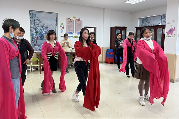 下邵社区党群服务中心：开展戏曲培训 提升专业技能.jpg