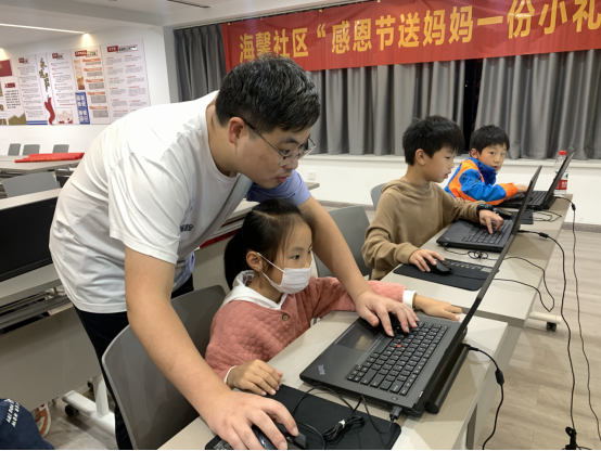 海馨社区开展“小小编程家”活动497.png