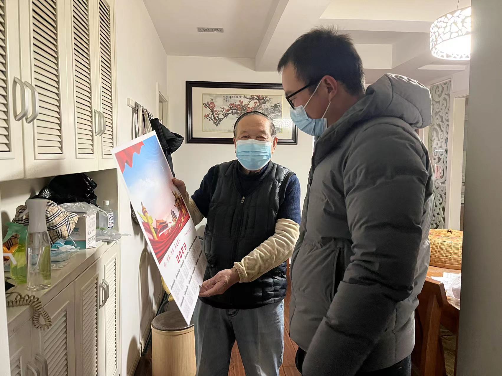 1月10日 送退役军人礼品和挂历 一品江南 励庆福.jpg