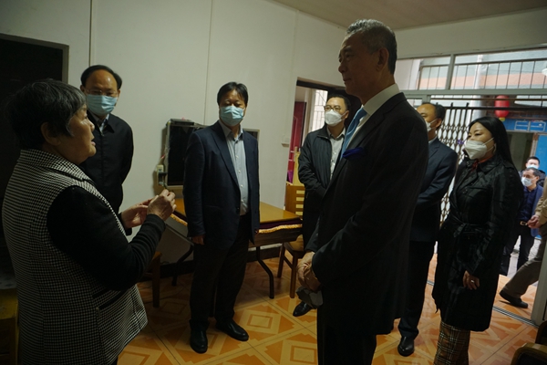 下邵社区党群服务中心：春节走访暖侨心.jpg