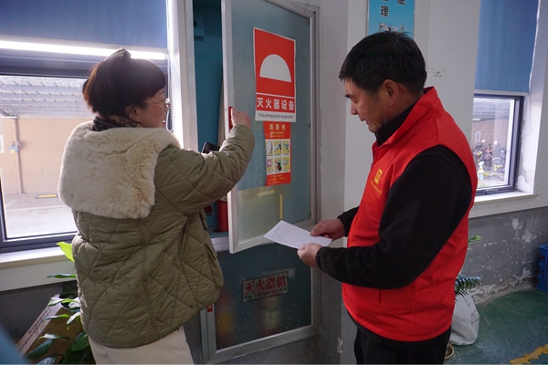 下邵社区党群服务中心：春节开工第一检 企业安全促发.jpg