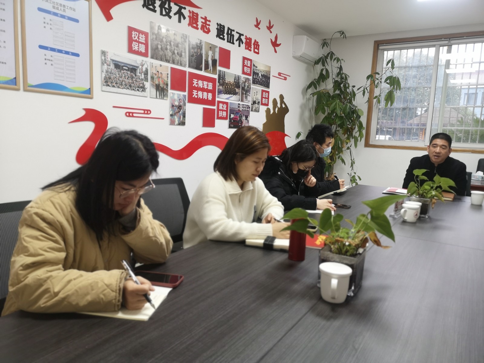 小浃江社区党群服务中心：召开社区开年例会.jpg