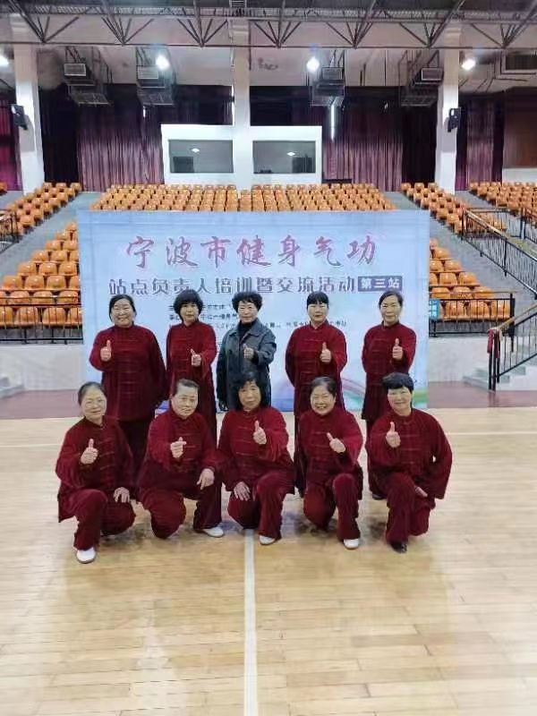 气功班参加培训.jpg