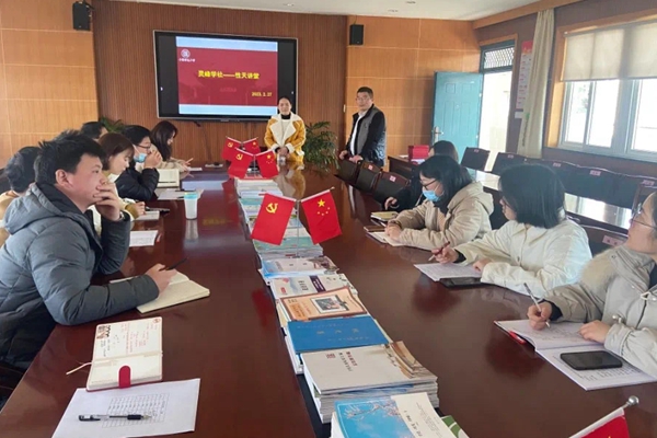 下邵社区党群服务中心：“定格瞬间 捕捉美好”——摄影分享进学校.jpg