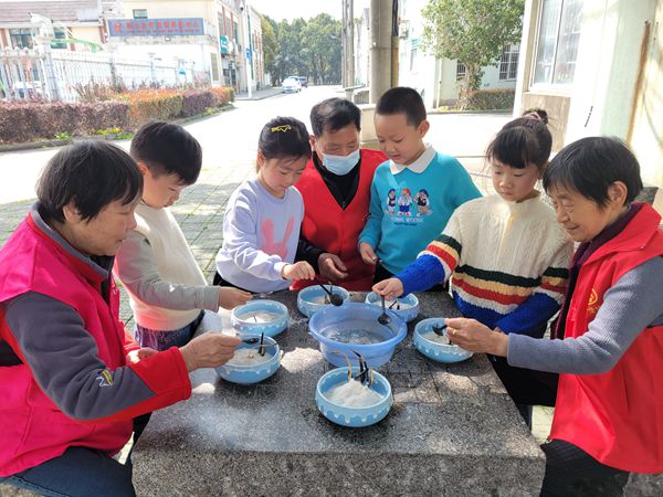 植莲倡莲爱莲说 廉洁种子种心间.jpg