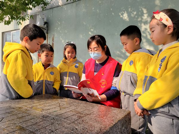 听党史人物故事 传承红色精神.jpg