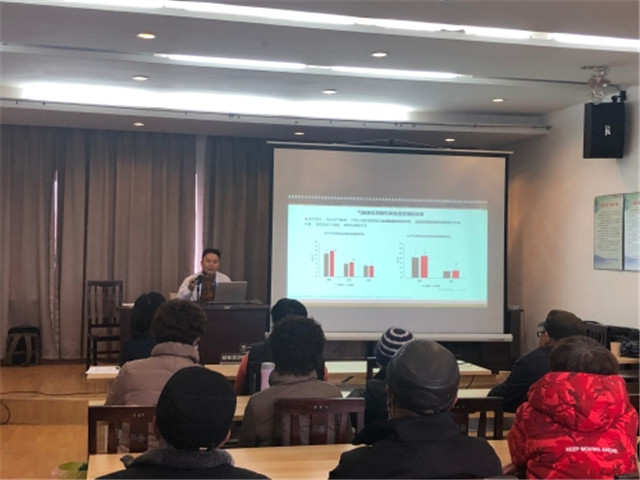 冠心病讲座进社区 温情关爱老年居民.jpg